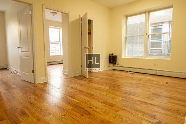 Building Photo - 3 BEDROOM ON NEW JERSEY AVENUE