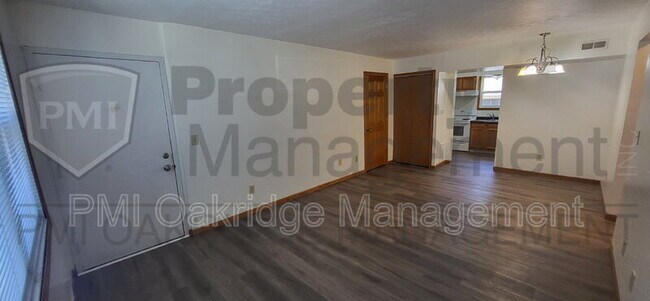 Foto del edificio - 1112 W Main St