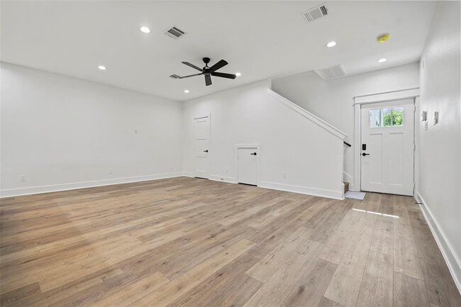 Building Photo - 8419 Venus St