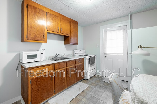 Photo - 27 Railroad Ave House