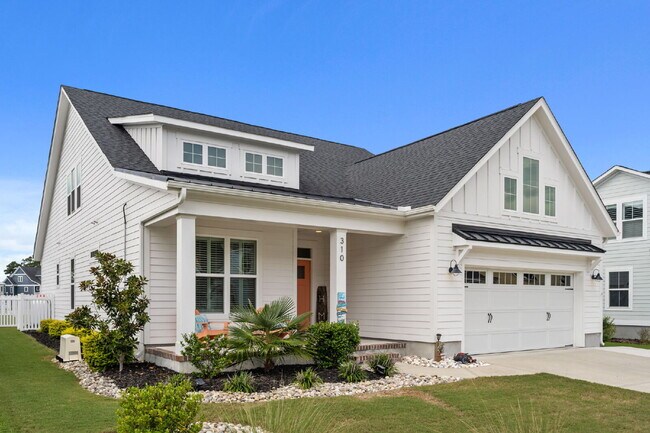 Foto del edificio - "Coastal Comfort Awaits: Spacious 3-Bed, 3-Bath Home in Holly Ridge!"