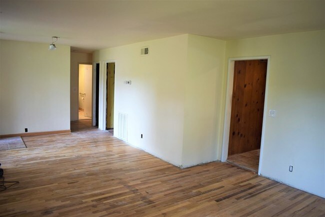 Foto del edificio - 645 Ramona Ave