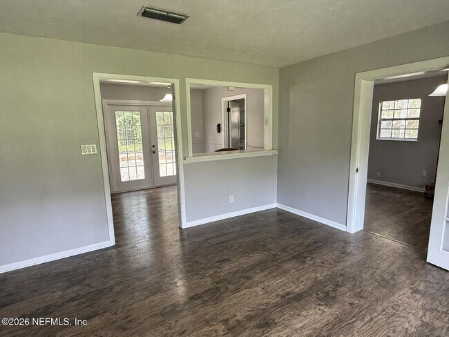 Foto del edificio - 7451 Crill Ave