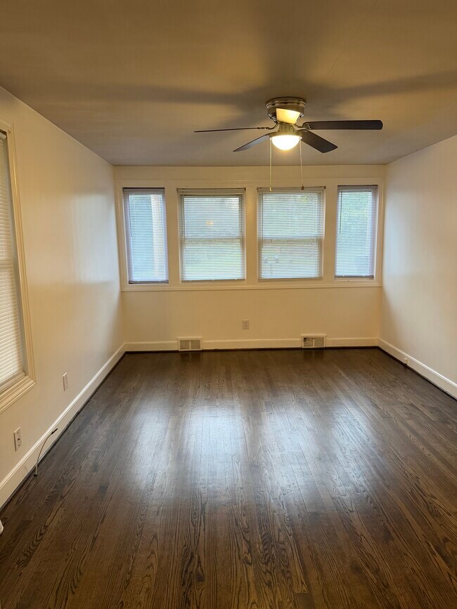 Foto del edificio - 705 Chandler Ave