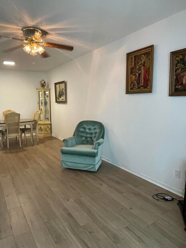 Foto del edificio - 230 NE 26th Ave