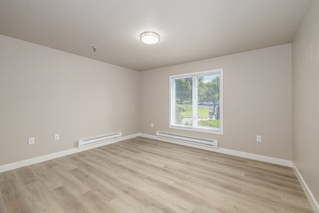 Building Photo - 209 Forest St