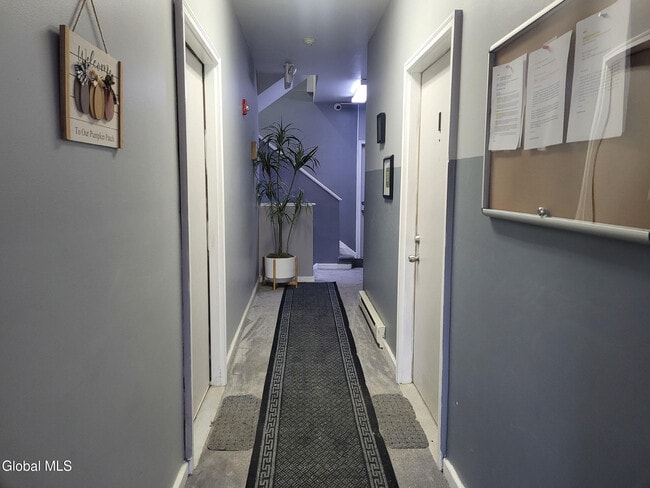 Building Photo - 68 Morris St