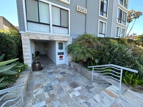 Building Photo - 8263 Camino Del Oro