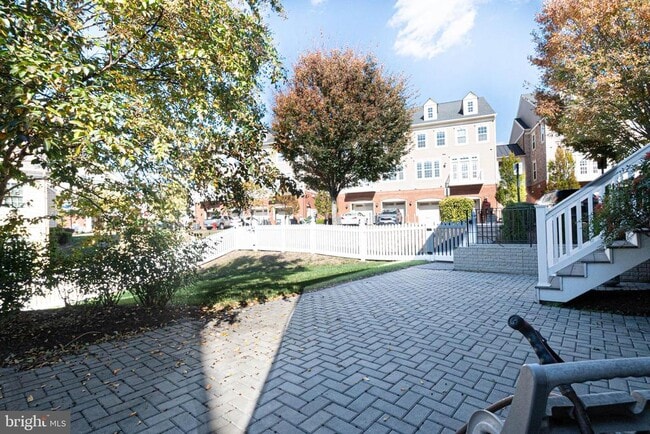 Building Photo - 42586 Ash Tree Dr