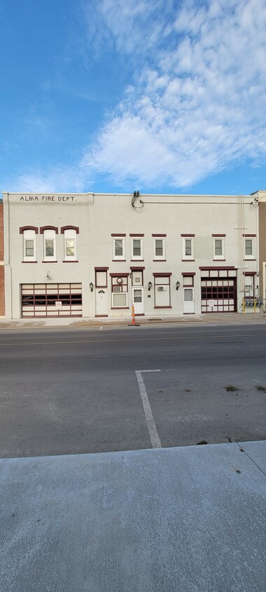 Primary Photo - 18 N Main St