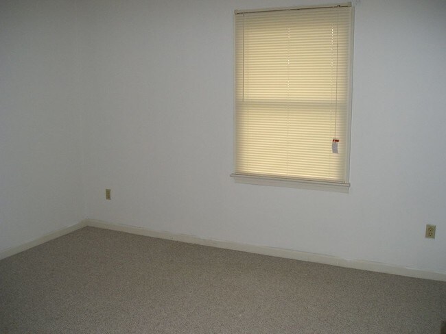 Building Photo - 721 Ridgeville Ln