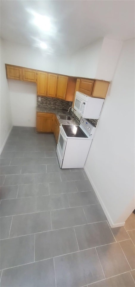 Building Photo - 44 E 33RD St