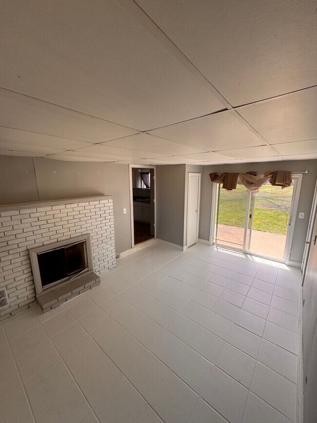 Building Photo - 3 Bed 1 Bath HOUSE