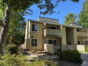 Building Photo - 2728 Oak Rd