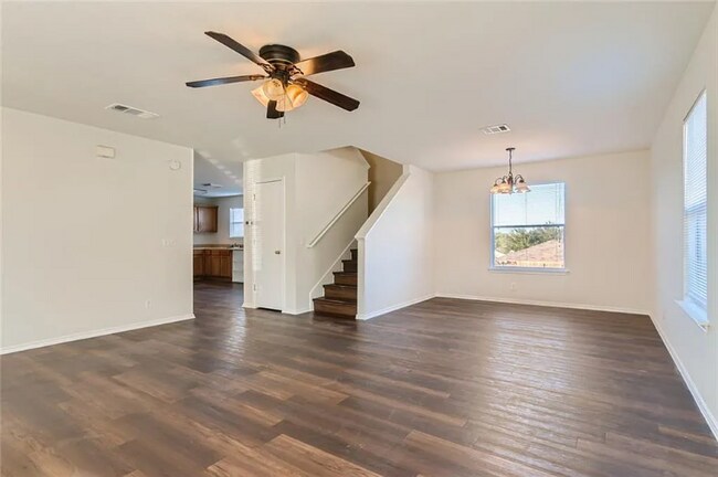 Foto del edificio - 15104 Sabal Palm Rd