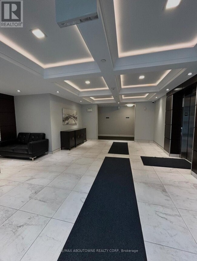 Building Photo - 620 Sauve St