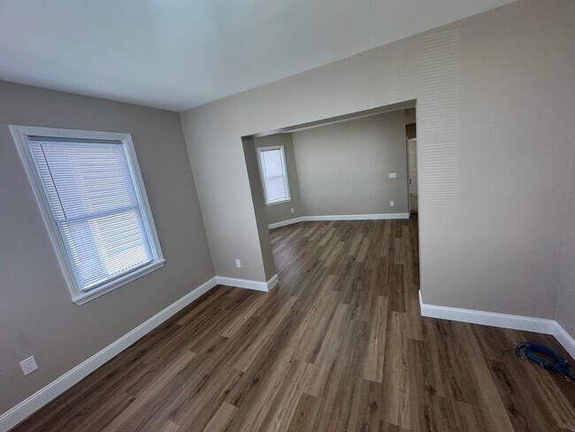 Building Photo - 33 Linwood Ave
