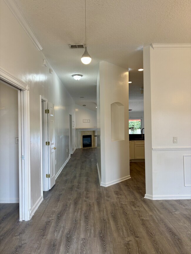 Photo - 1045 Drakefeather Dr House