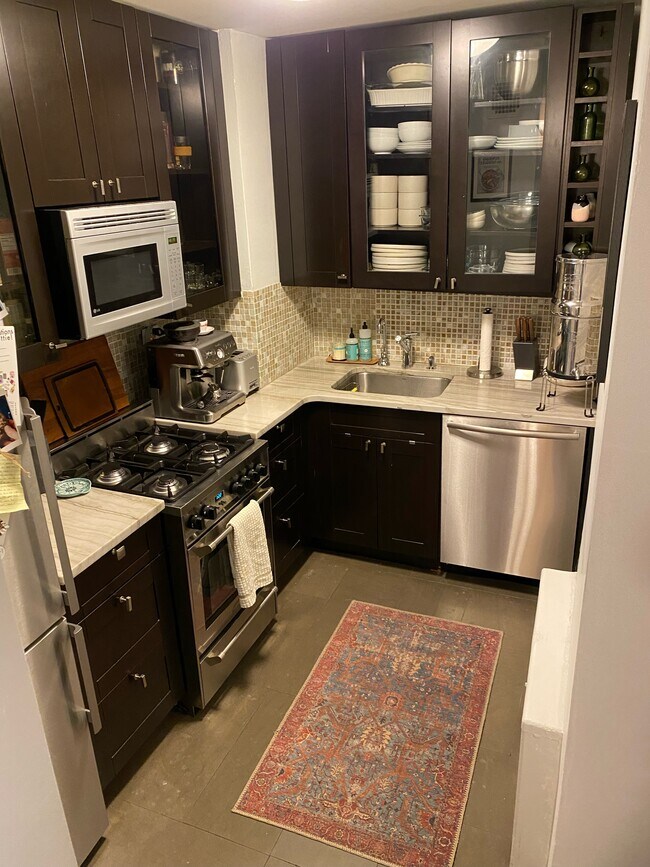 Foto del edificio - 77 E 12th St