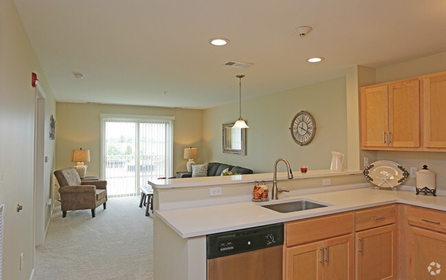 2BR, 2BA_900SF - Cayuga View Luxury Living