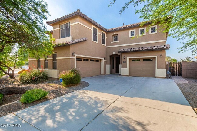 Building Photo - Eagle Glen Cul-de-sac Beauty