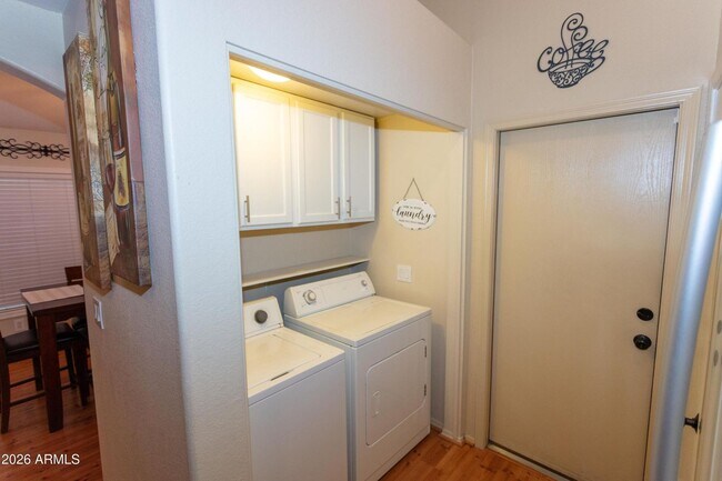 Building Photo - LOVELY SINGLE LEVEL 3 BEDROOM W/DEN 2 BATH PEORIA HOME VERY CLEAN!