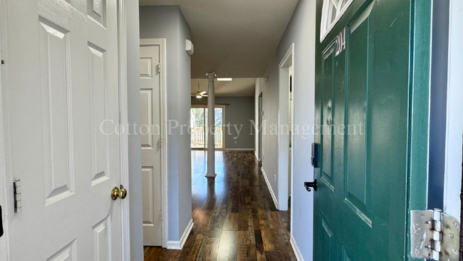 Building Photo - 4619 McClelland Dr