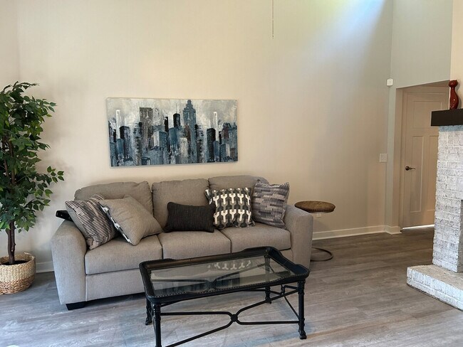 Foto del edificio - 1565 Pinebreeze Dr