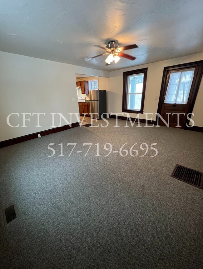 Sala de estar - 724 N Cochran Ave