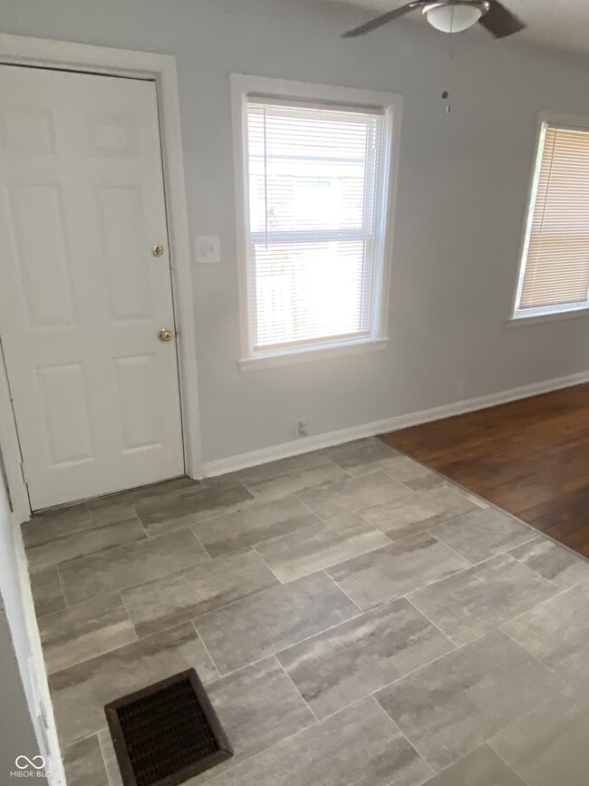 Building Photo - 615 N Tibbs Ave