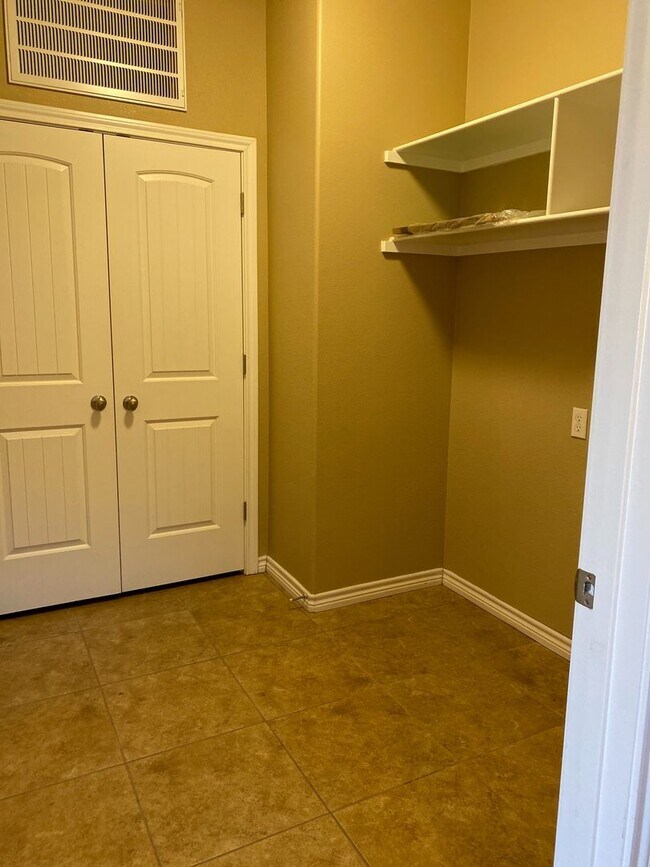 Building Photo - COMING SOON!!  2 Story Townhome