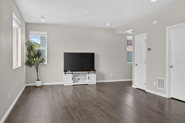 Building Photo - 360 Marlowe Ct