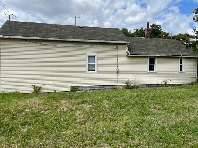 Building Photo - 3 br, 1 bath House - 3325 E 49th St