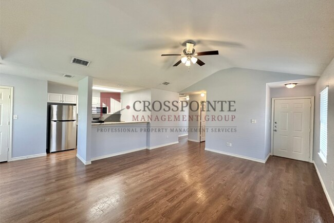 Building Photo - 2 Bedroom 2 Bath Duplex at Mansion Creek in Tyler! 1/2 OFF your first full month’s rent!