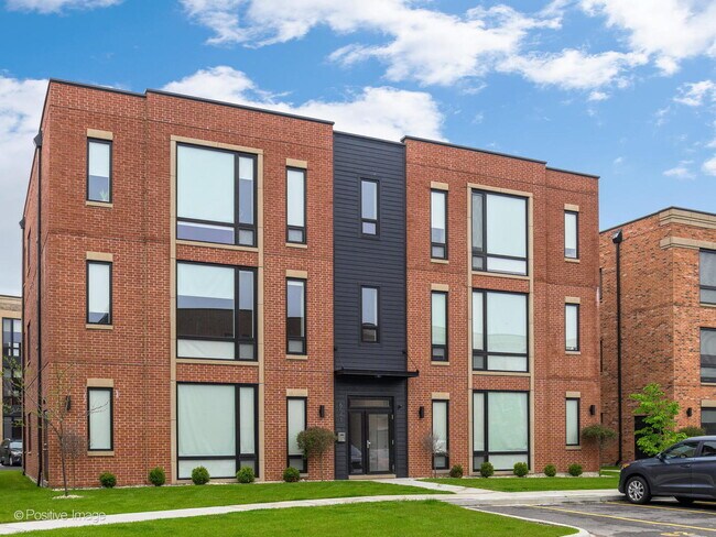 Building Photo - 6537 W Dickens Ave