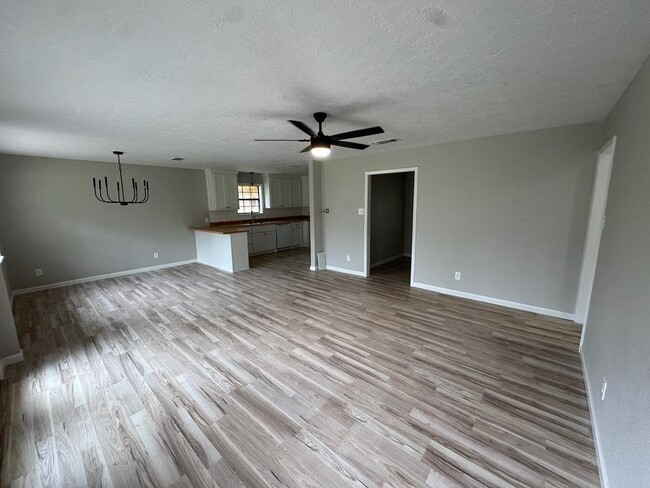 Building Photo - Texas Oak
