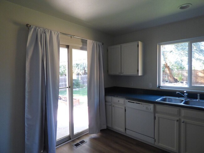 Foto del edificio - Tri-Level Home in North Longmont