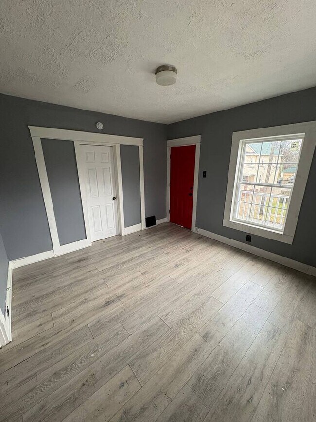 Building Photo - 9919 Stoughton Ave