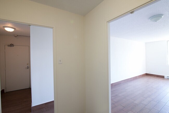 Building Photo - 2285 Rue St Mathieu