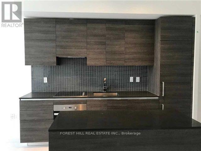 Photo du bâtiment - 200 Bloor St W