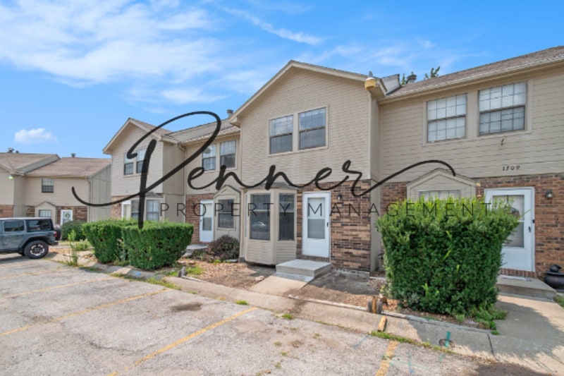 Primary Photo - 1711 SW PARKRIDGE Dr
