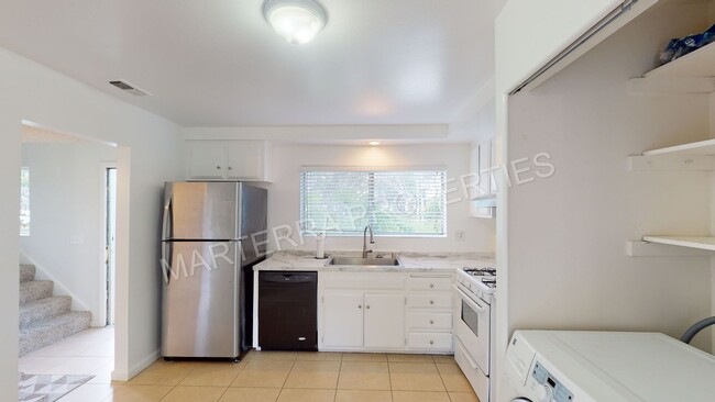 Foto del edificio - Large 3 Bedroom Townhome!