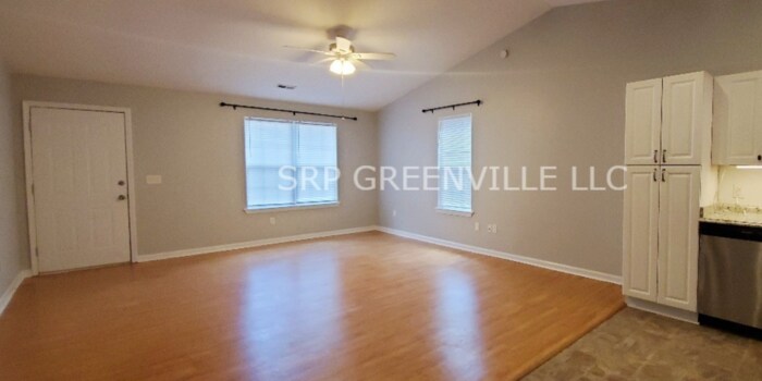 Foto del edificio - Coming Soon: Three Bedroom House in Taylor...