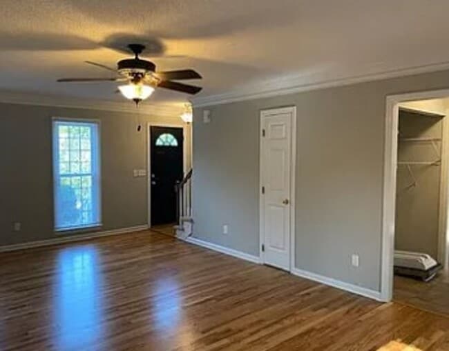 Building Photo - 3Bed/2.5Bath 1600 sq ft home located in Braewick
