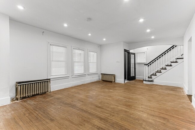 Building Photo - 4357 Fullerton Ave