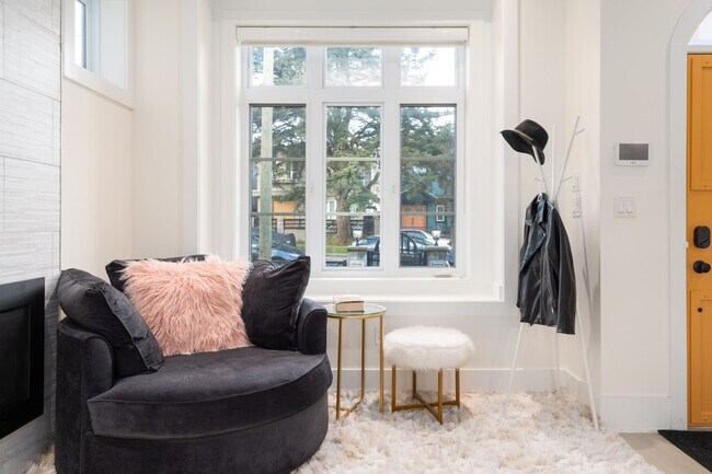 Building Photo - 288 Masumi Mitsui Greenway