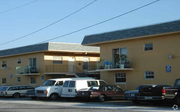 Building Photo - Marianao Condominiums