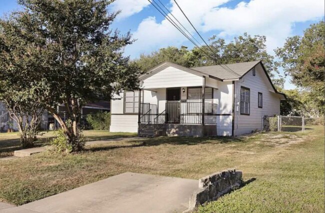 Building Photo - 143 Loma Park Dr