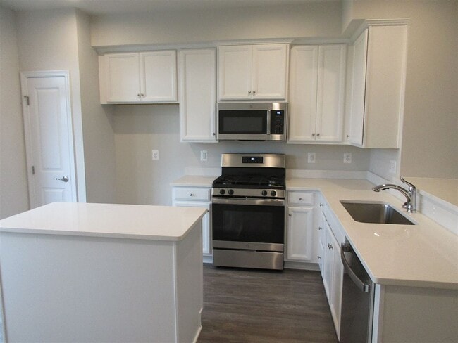 Building Photo - 2083 Elm Tree Ct