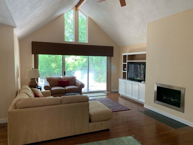 Foto del edificio - 158 Coonamessett Cir